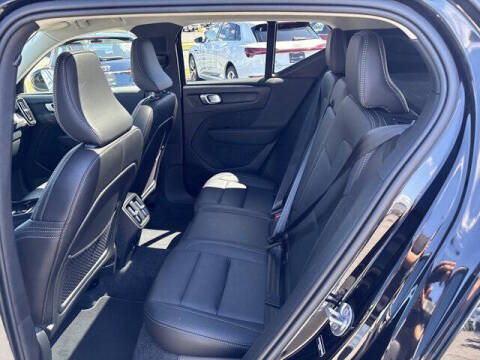 2025 Volvo XC40 B5 Plus Bright Theme