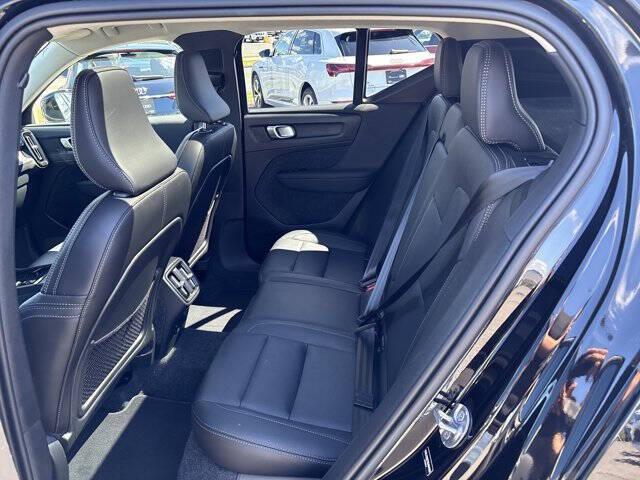 2025 Volvo XC40 B5 Plus Bright Theme