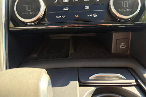 2024 Land Rover Discovery P300 S