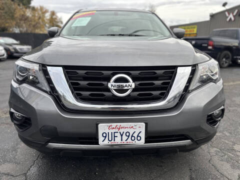 2020 Nissan Pathfinder SV