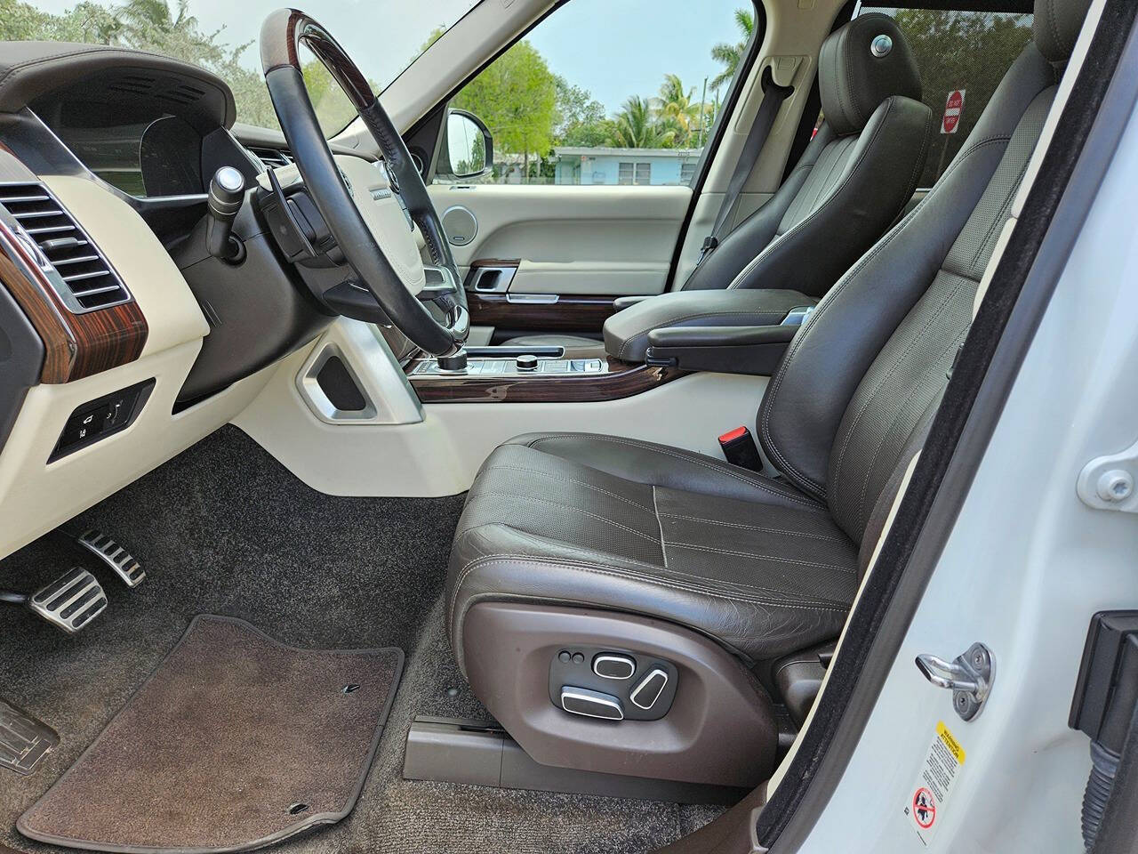 2014 Land Rover Range Rover 23