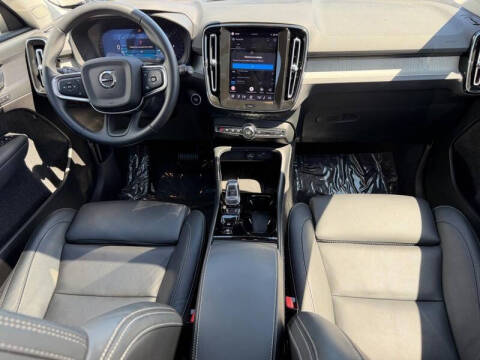 2025 Volvo XC40 B5 Plus Bright Theme