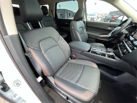 2025 Nissan Pathfinder Platinum