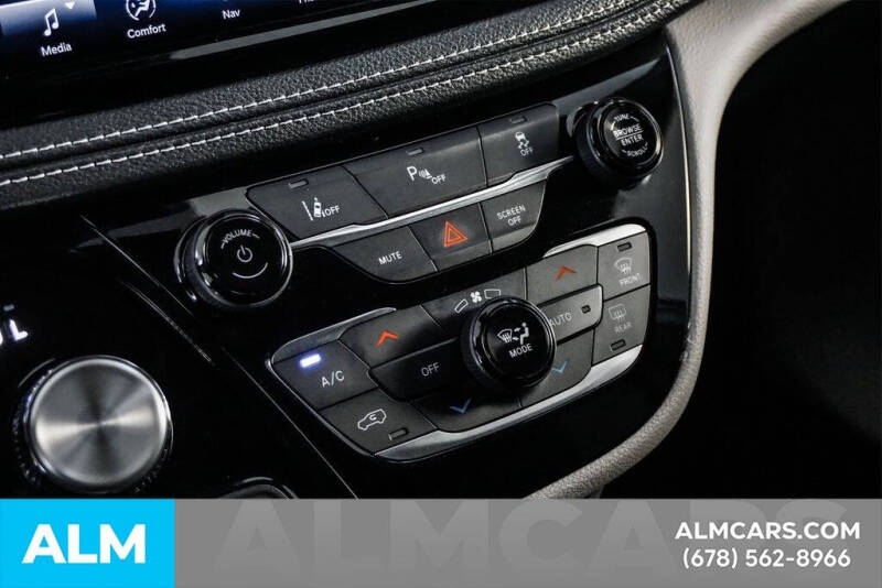 2024 Chrysler Pacifica Plug-In Hybrid Select
