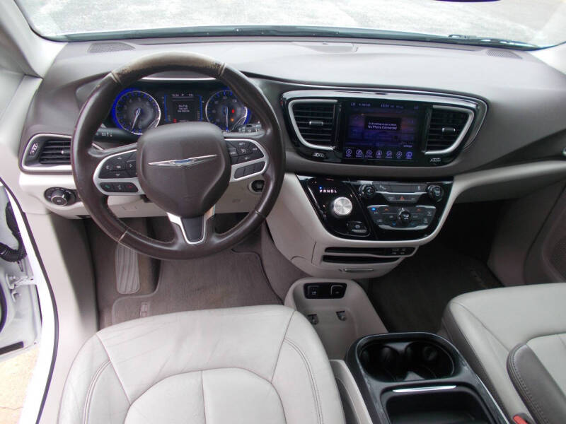 2017 Chrysler Pacifica Touring-L