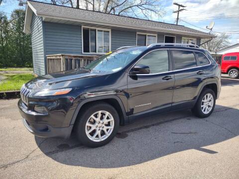 2014 Jeep Cherokee for sale at Dave's Car Corner in Hartford City IN