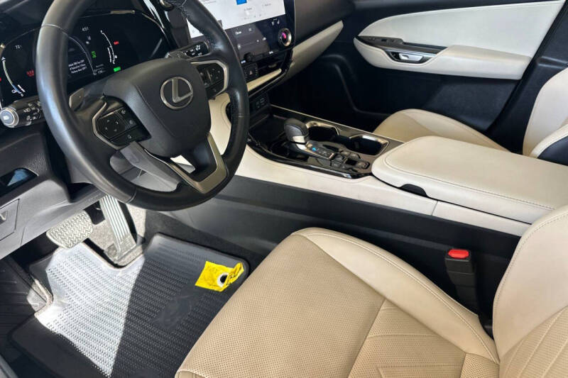2025 Lexus NX 450h+
