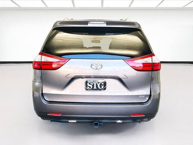 2017 Toyota Sienna XLE 7-Passenger Auto Access Seat