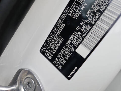 2023 Volvo XC60 B6 Ultimate Dark Theme