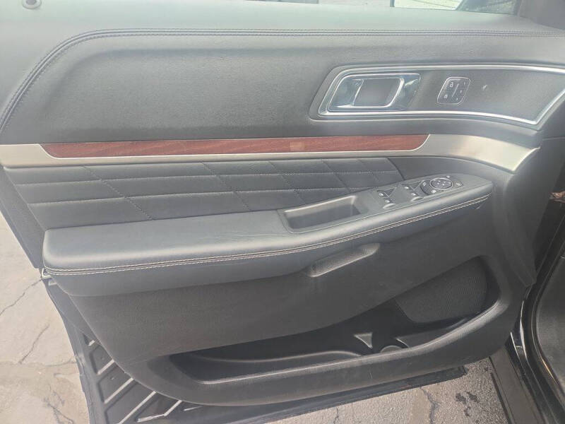 2017 Ford Explorer Platinum