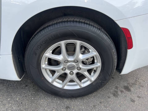 2023 Chrysler Voyager LX