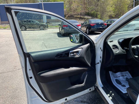 2017 Nissan Pathfinder S