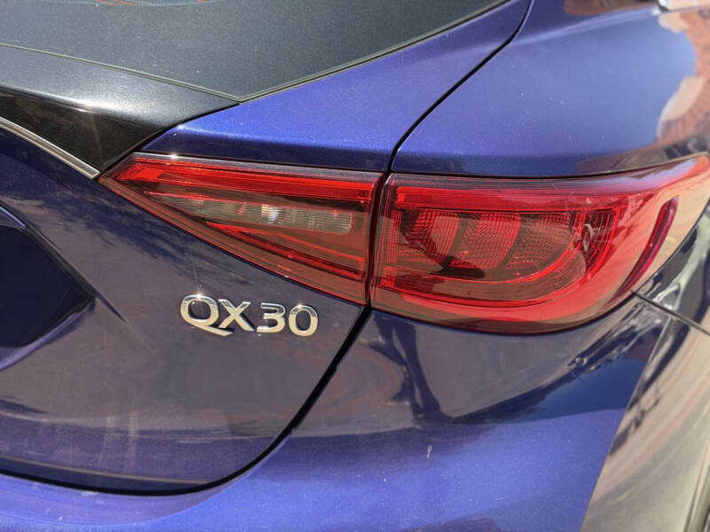 2017 Infiniti QX30 Premium