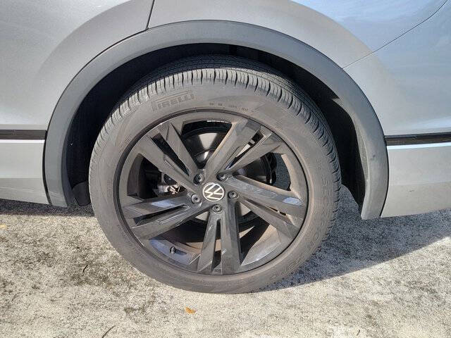 2023 Volkswagen Tiguan SE R-Line Black