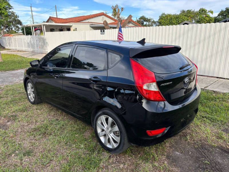 2013 Hyundai Accent SE