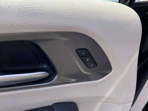 2024 Chrysler Pacifica Plug-In Hybrid Select