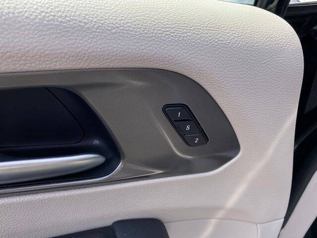 2024 Chrysler Pacifica Plug-In Hybrid Select