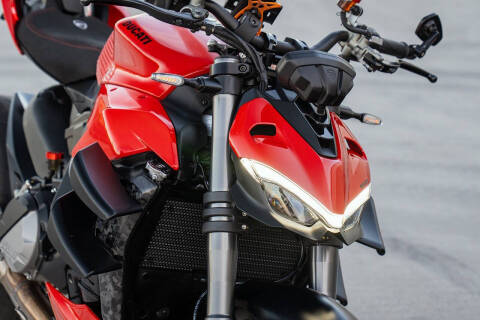 2023 Ducati Streetfighter V2