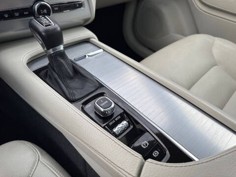 2016 Volvo XC90 T5 Momentum