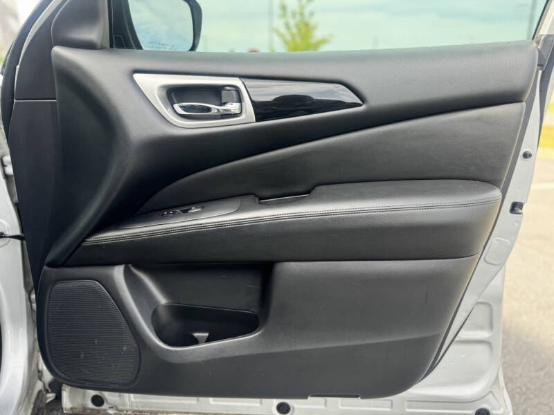 2018 Nissan Pathfinder SV