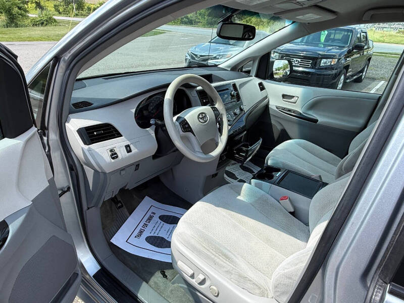 2012 Toyota Sienna LE 8-Passenger