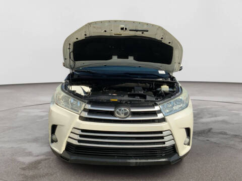 2017 Toyota Highlander LE Plus