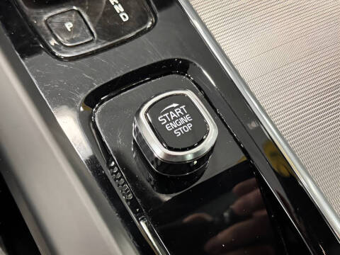 2022 Volvo XC60 B6 R-Design