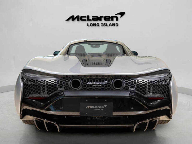 2023 McLaren Artura