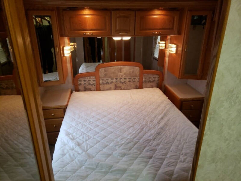 1999 Freightliner XC Chassis