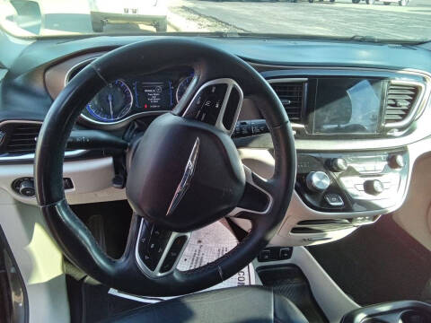 2017 Chrysler Pacifica Touring-L