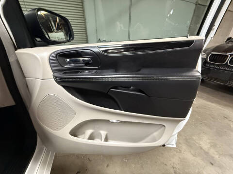 2014 Dodge Grand Caravan SXT 30th Anniversary