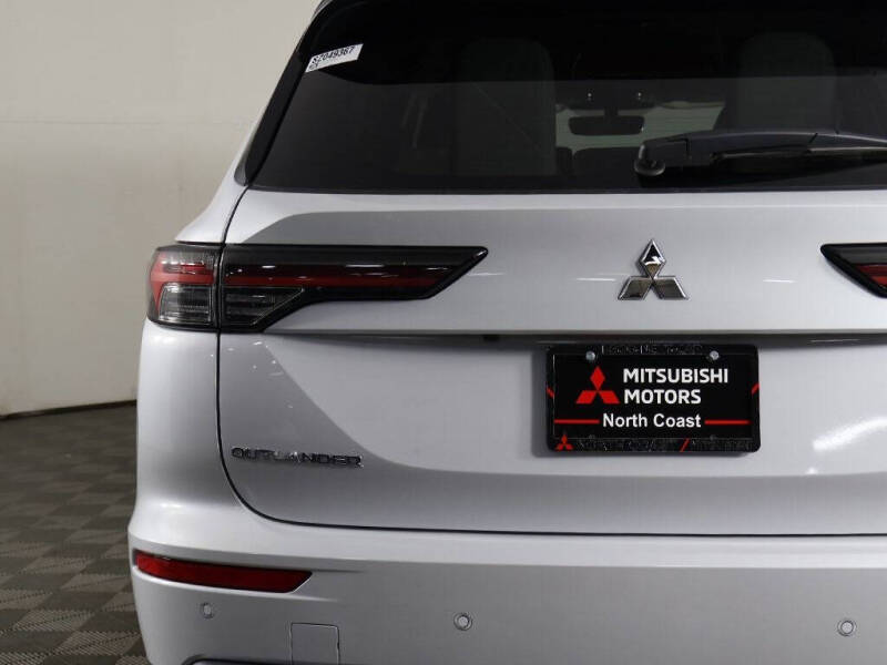 2025 Mitsubishi Outlander SE