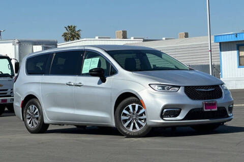 2024 Chrysler Pacifica Plug-In Hybrid Select