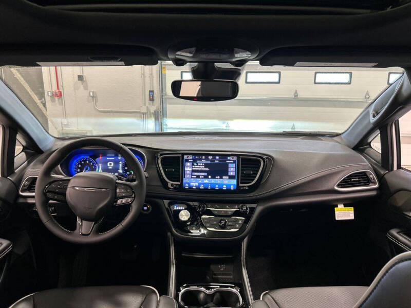2027 Chrysler Pacifica Limited