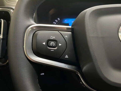 2025 Volvo XC40 B5 Plus Bright Theme