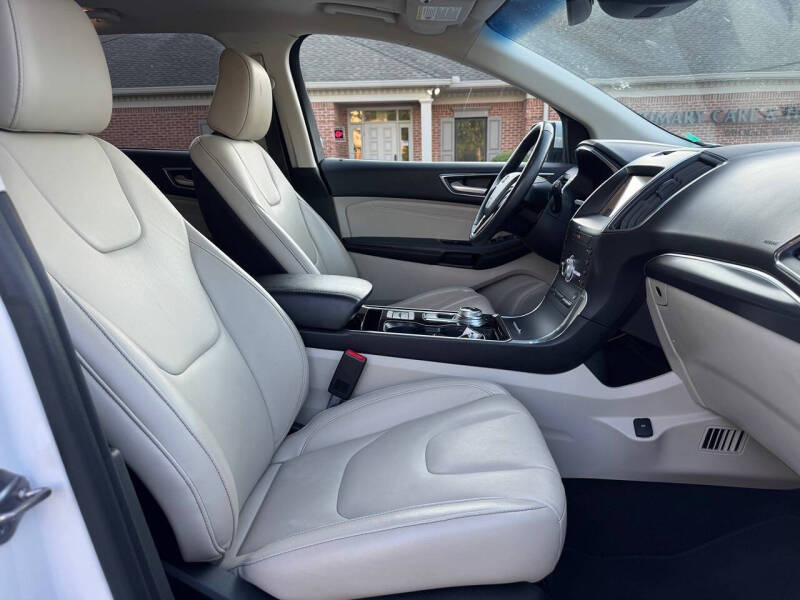 2020 Ford Edge Titanium