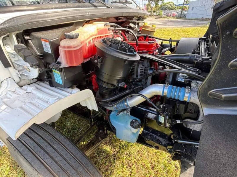 2018 Freightliner M2 106