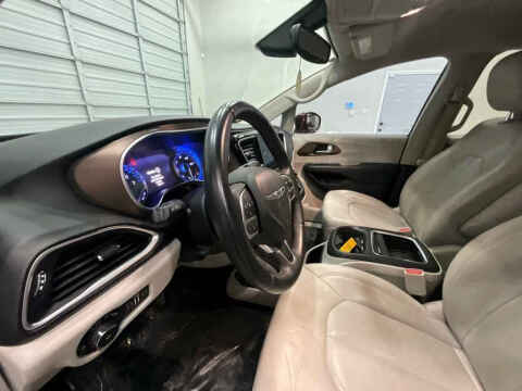2017 Chrysler Pacifica Touring-L Plus