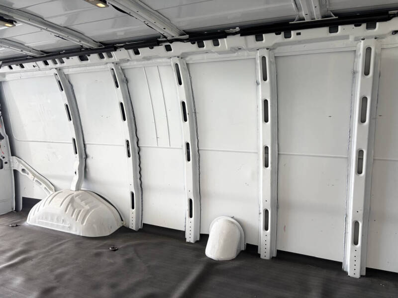 2023 GMC Savana 2500