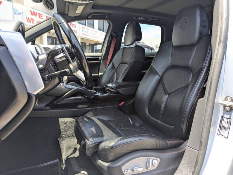 2017 Porsche Cayenne S E-Hybrid Platinum Edition