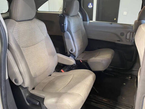 2023 Toyota Sienna LE 8-Passenger
