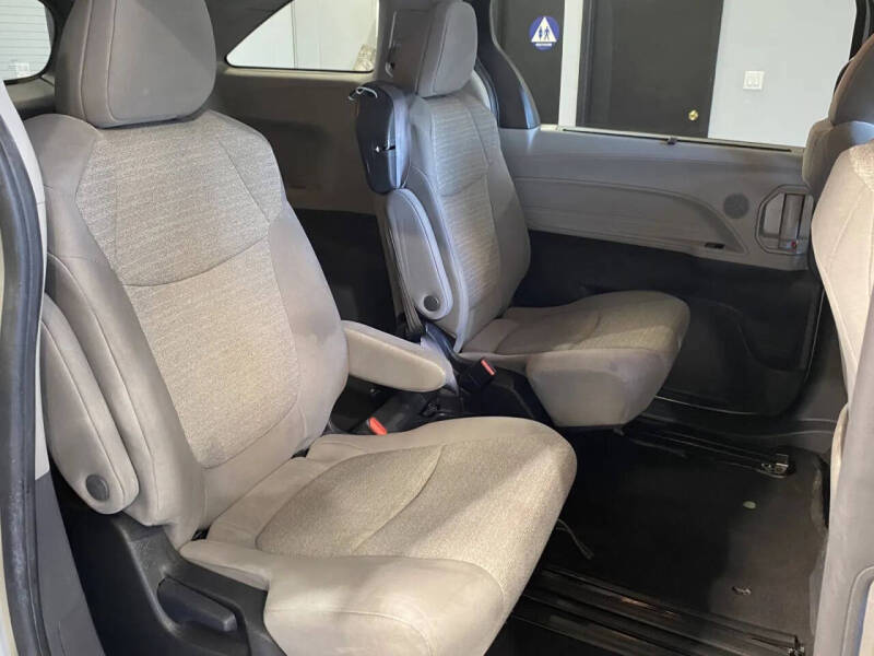 2023 Toyota Sienna LE 8-Passenger
