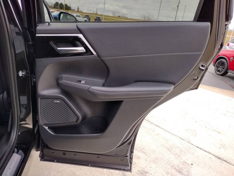 2025 Mitsubishi Outlander SE