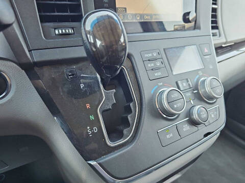 2017 Toyota Sienna XLE 7-Passenger