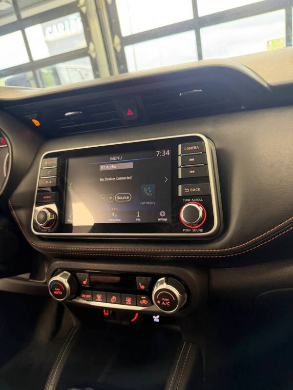 2020 Nissan Kicks SR