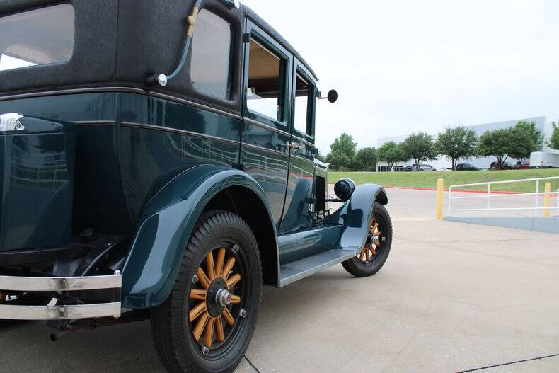 1927 Oldsmobile Sedan