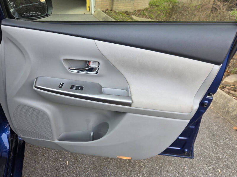 2016 Toyota Prius v Three