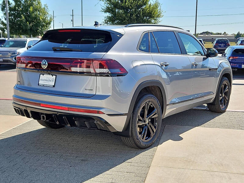 2026 Volkswagen Atlas Cross Sport SEL R-Line Black 4Motion