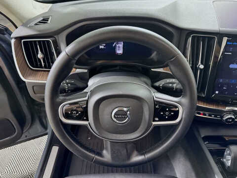 2023 Volvo XC60 B5 Plus Dark Theme