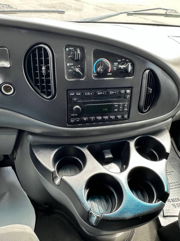 2006 Ford E-Series E-150 XLT
